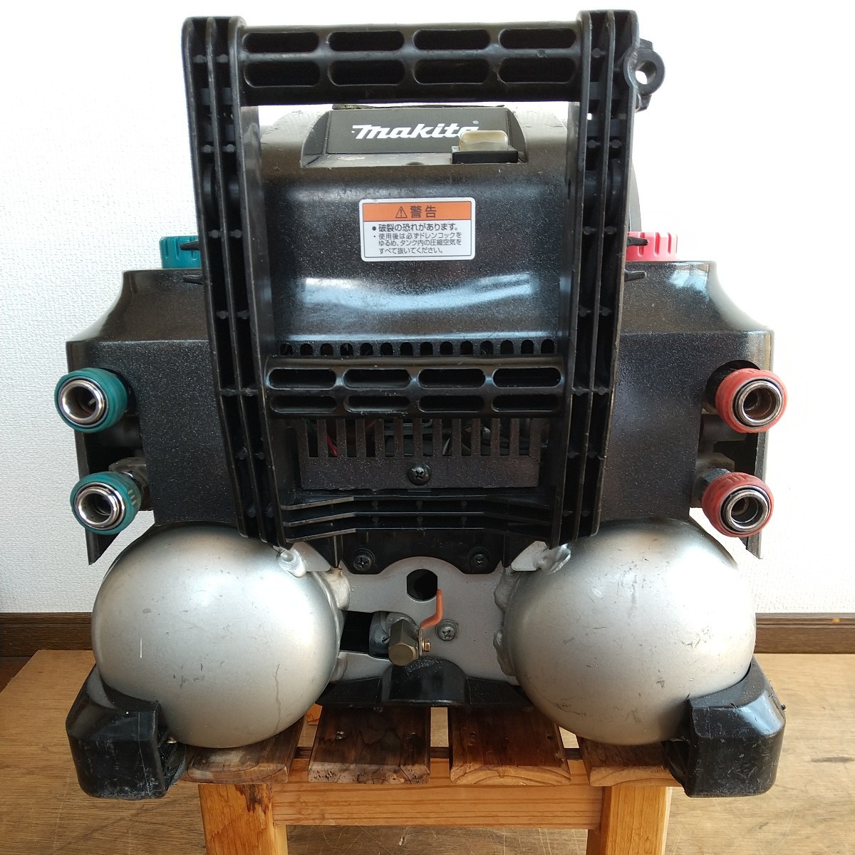 マキタ エアーコンプレッサー コンプレッサー AC460XL | top-chassis