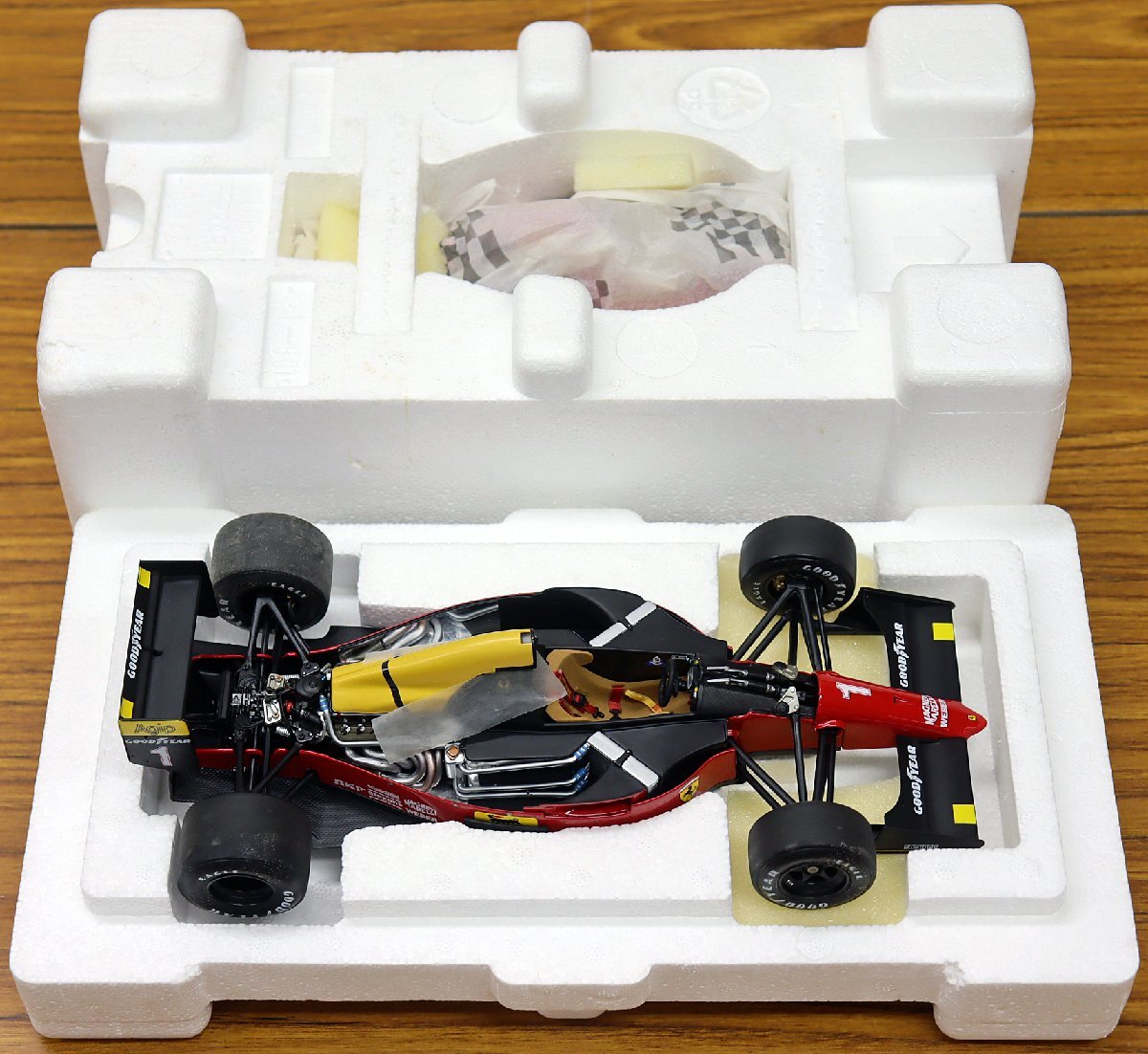 S○品○ミニカー/ダイキャストカー 『1/18 FERRARI/フェラーリ S○品○ミニカー/ダイキャストカー 『1/18 FERRARI/フェラーリ