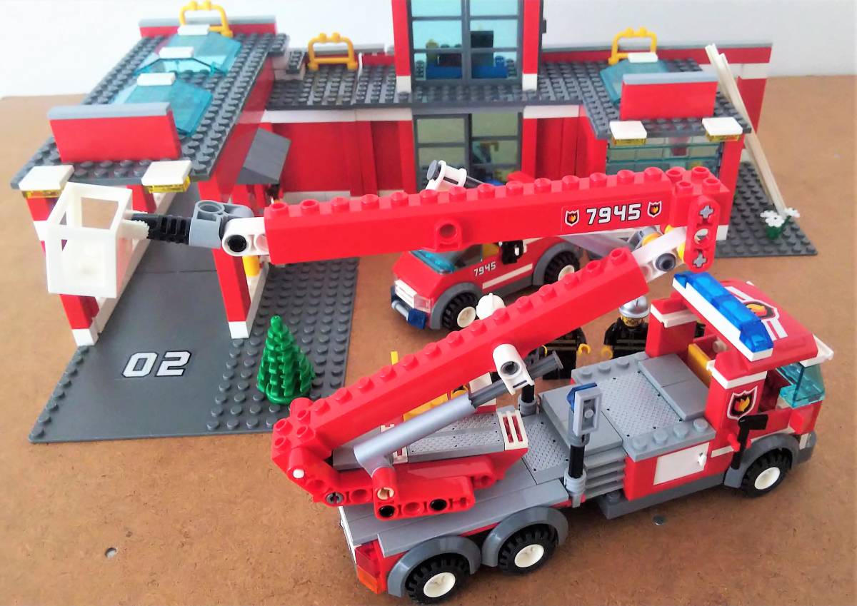 レゴ LEGO 7945 消防署 ミニフィグ大量セット シティ 街シリーズ タウン 消防士｜PayPayフリマ