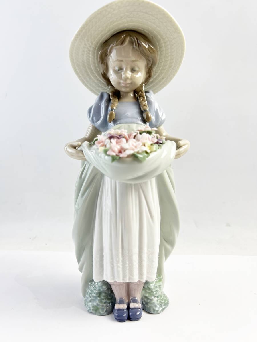 オリジナル 美品 LLADRO 置物 たくさん摘めたよ 6756 陶器人形