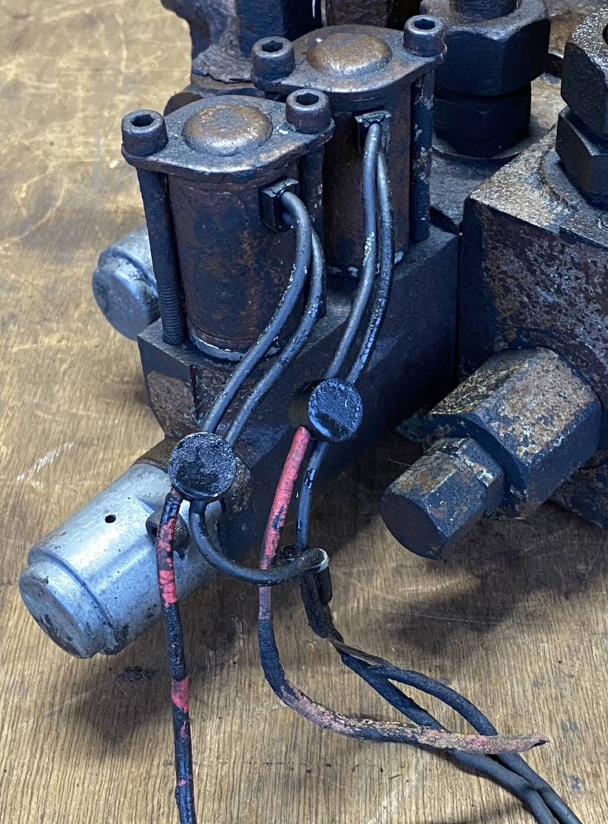 [23253] safety loader Roader for oil pressure control valve(bulb) solenoid valve(bulb) operation lever attaching 3 ream lever Ibaraki prefecture 
