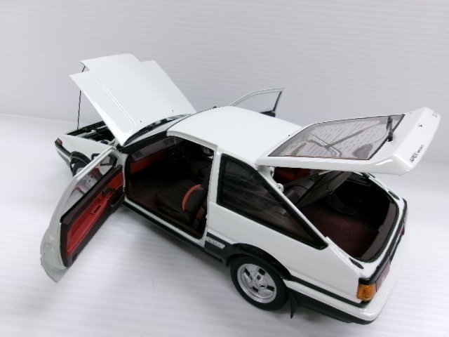 オートアート 1/18 トヨタ スプリンター トレノ GT アペックス AE86 ホワイト/ブラック (5125-404)の画像6