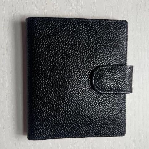 定番人気! CHANEL ブラック 折り畳み財布 黒 Wホック シャネル キャビアスキン 女性用財布 定番人気! CHANEL ブラック 折り畳み財布 黒 Wホック シャネル キャビアスキン 女性用財布