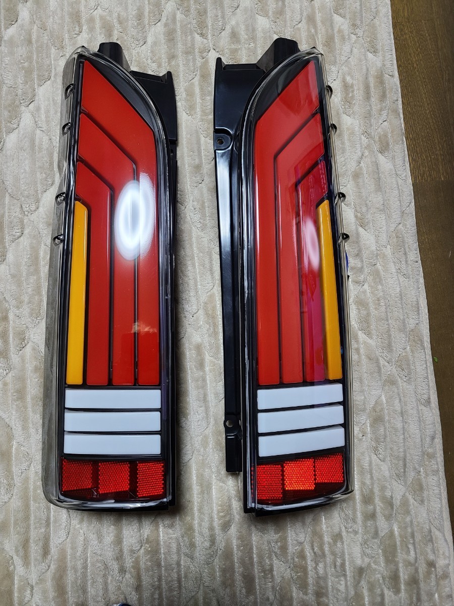 200系 ハイエース フルLEDビームテールランプ クリア×レッドファイバー
