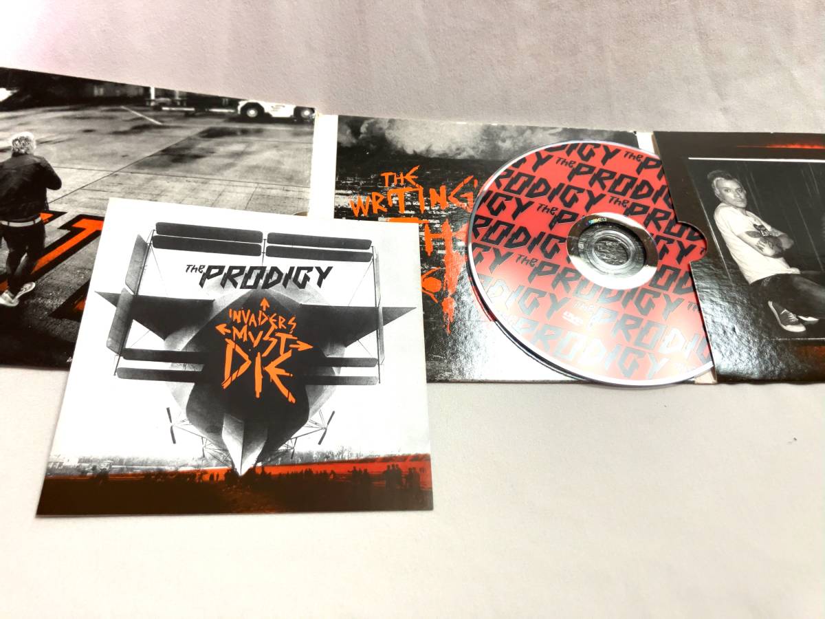 輸入盤CD Invaders Must Die ザ・プロディジーThe Prodigy CD+DVD インヴェイダーズ・マスト・ダイ インベイダーズマストダイ_画像3