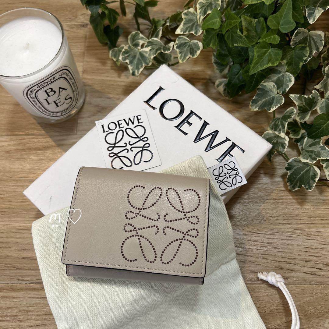 送料無料 LOEWE ロエベ アナグラム トライフォールド 三つ折り