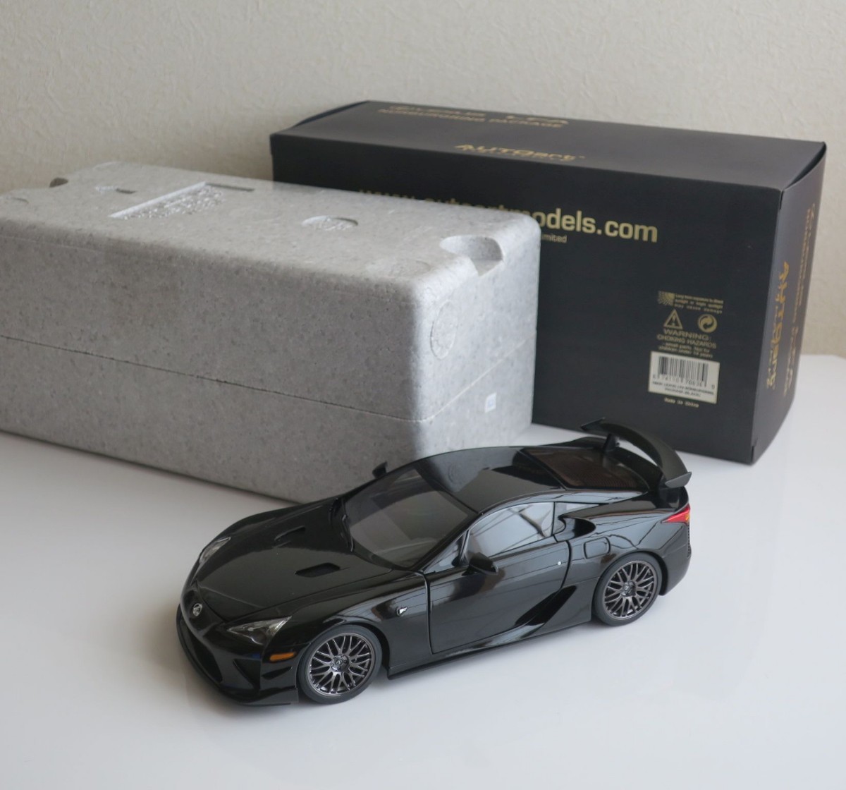 オートアート 1/18 レクサスLFA ニュルブルクリンクパッケージ