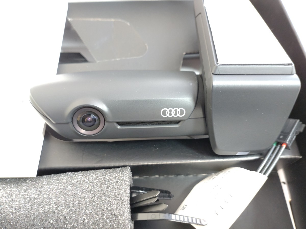 アウディ純正 Audi Universal Traffic Recorder UTR ドライブ