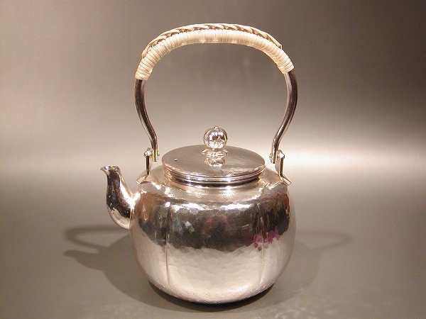 限定版 茶器・茶道具 銀瓶 阿古陀型 湯沸 銀仕上、秀峰堂作、化粧箱入