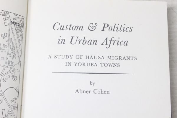 最安値】 A Africa: Urban in Politics and 032/Custom Study (著