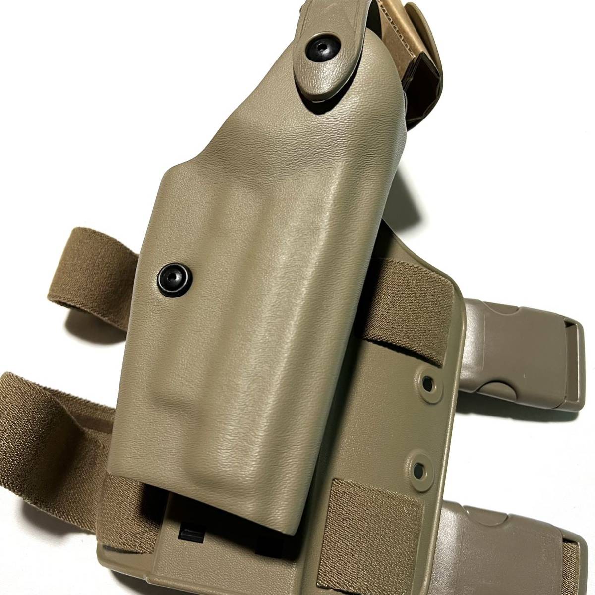 送料無料 実物新品 Safariland サファリランド 6004-77 SIG P226R FDE