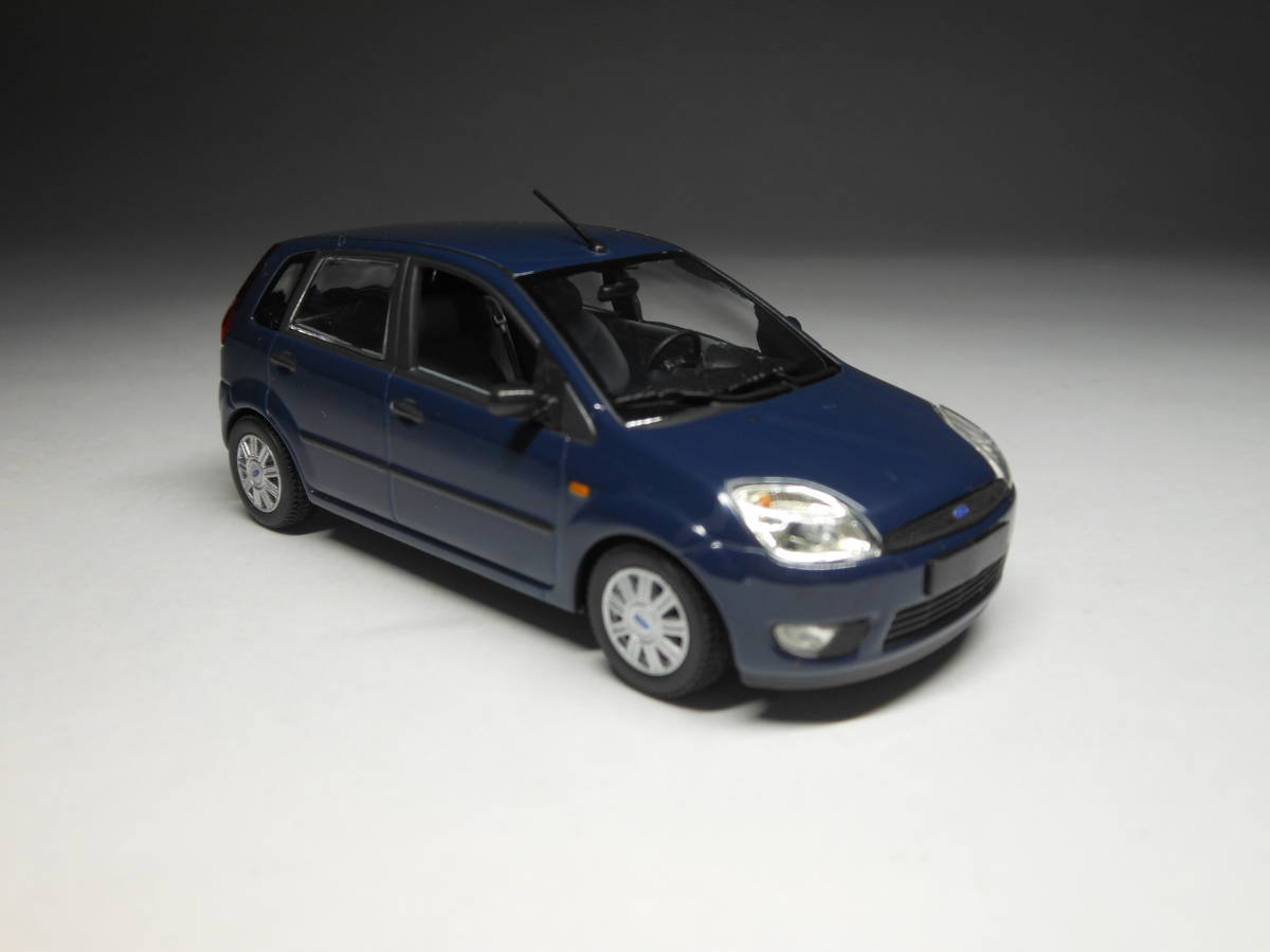  Minichamps 1/43 Ford 100 anniversary commemoration | Ford Fiesta 2002( кейс . трещина есть!)