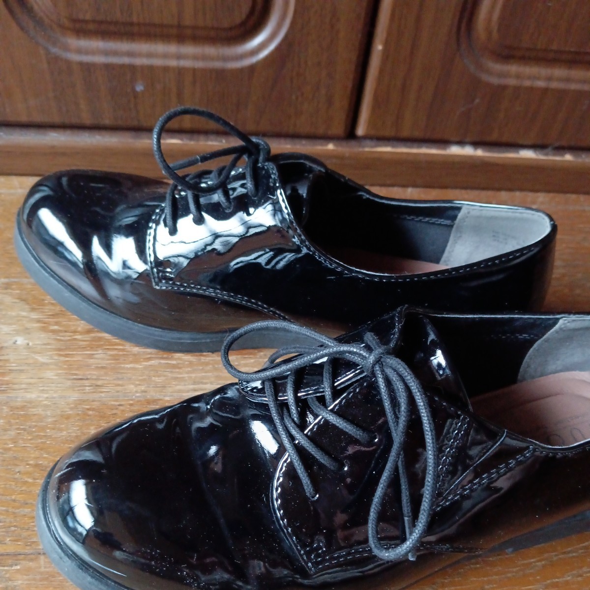 エナメル　黒い靴　パンプス　ブラック　24cm 使用少なめ　キズ汚れ有り　Lサイズ　可愛い靴　_画像7
