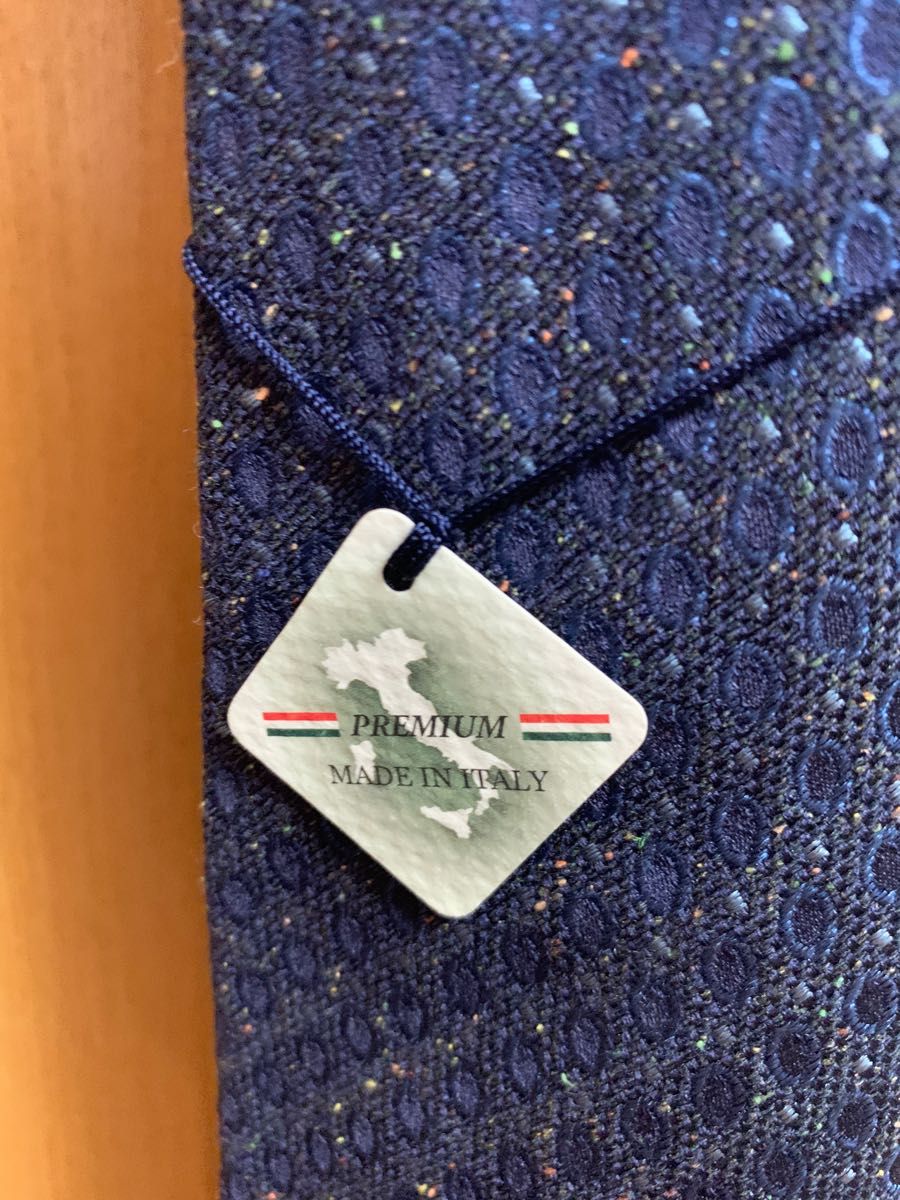 定価6490円　新品イタリア製　HILTON ネクタイ　洋服の青山最上級レーベル　絹60% レーヨン25% 毛15%