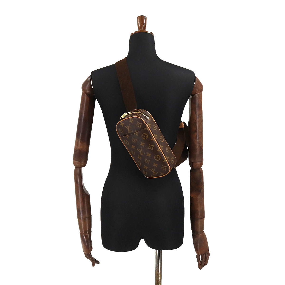 新品同様 ルイ ヴィトン LOUIS VUITTON モノグラム ポシェット