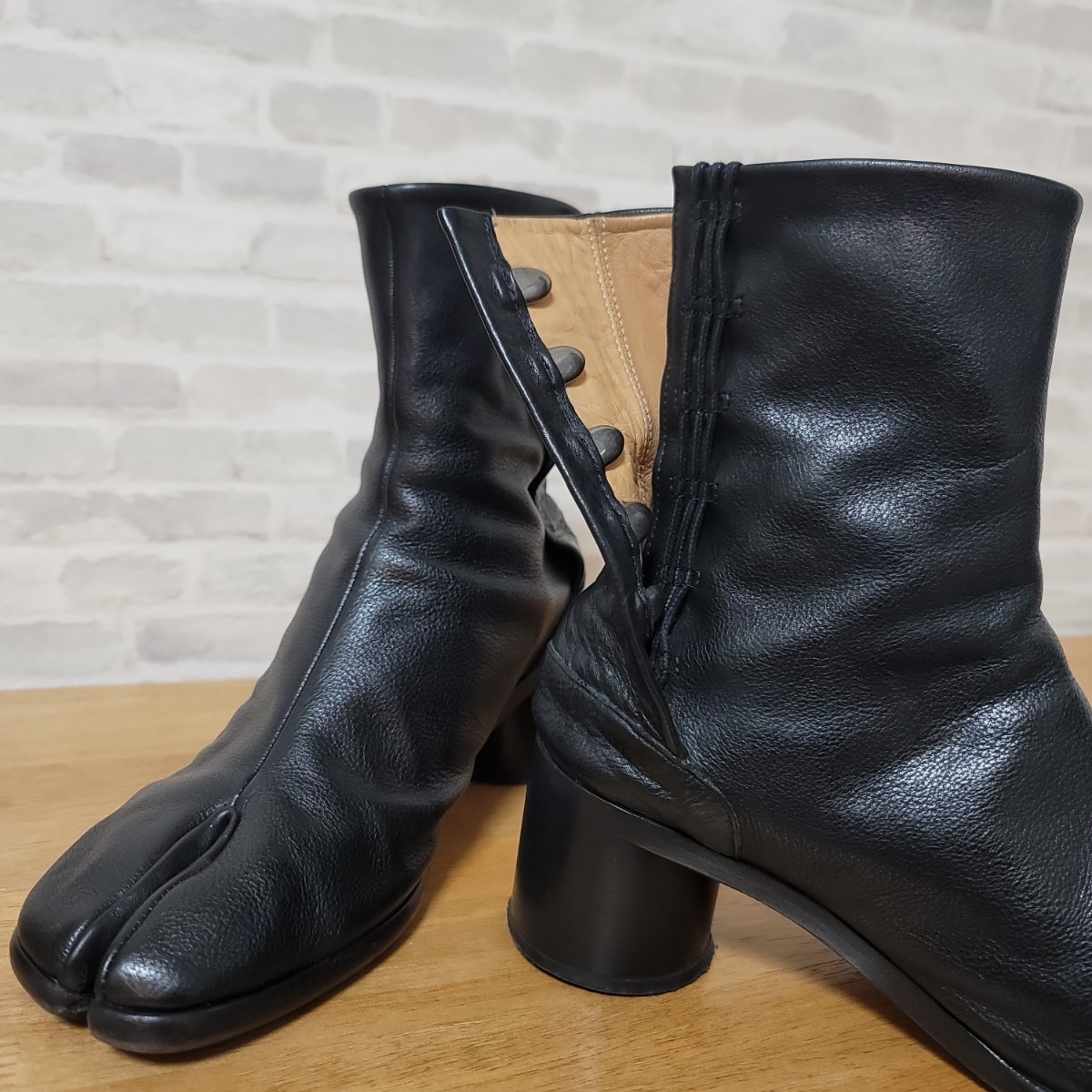 メゾンマルジェラ タビブーツ 24.5cm ヒール7.5cm 足袋 黒 レザー - 靴