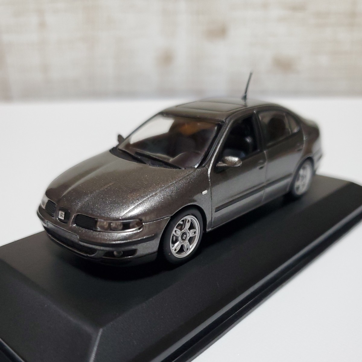 1/43 ミニチャンプス MINICHAMPS ミニカー/Seat Toledo Saloon 1999 Steel Grey/セアト トレド サルーン スティールグレー_画像5