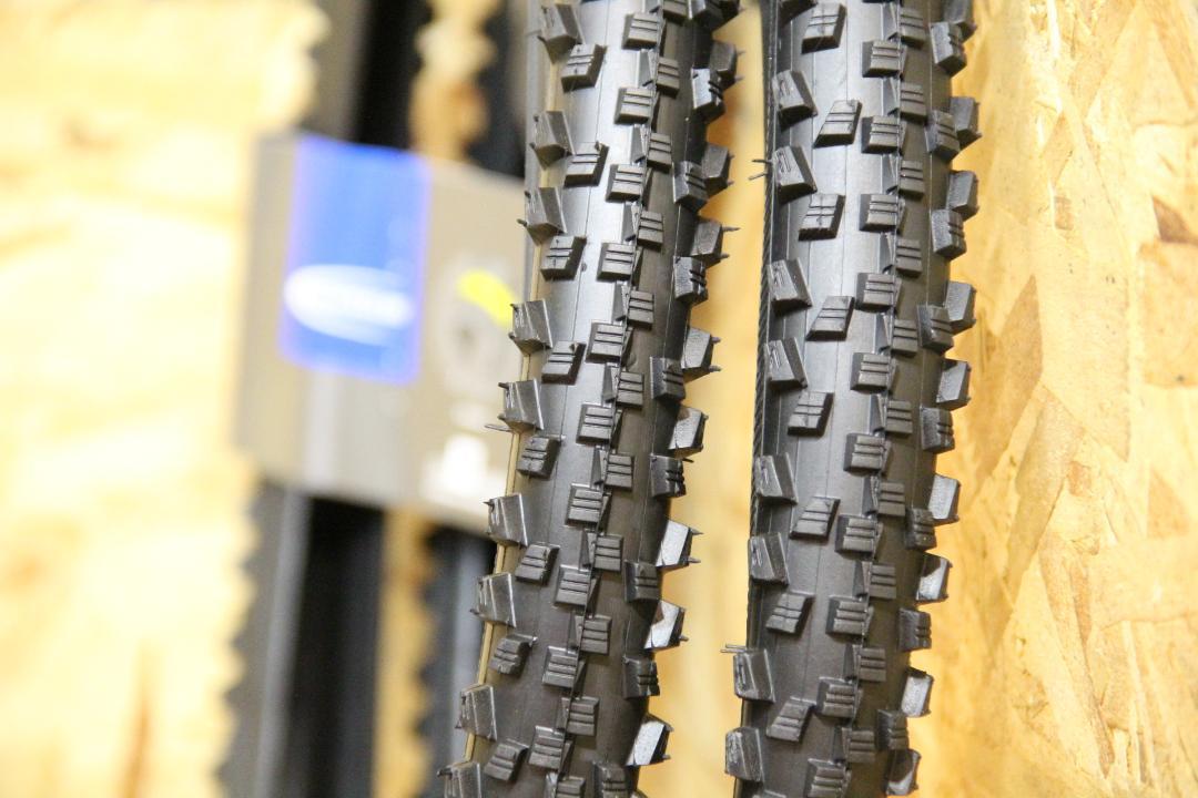 自転車 BMX MTB タイヤ ブロック SCHWALBE BLACK JACK 20 x 1.90 BLACK