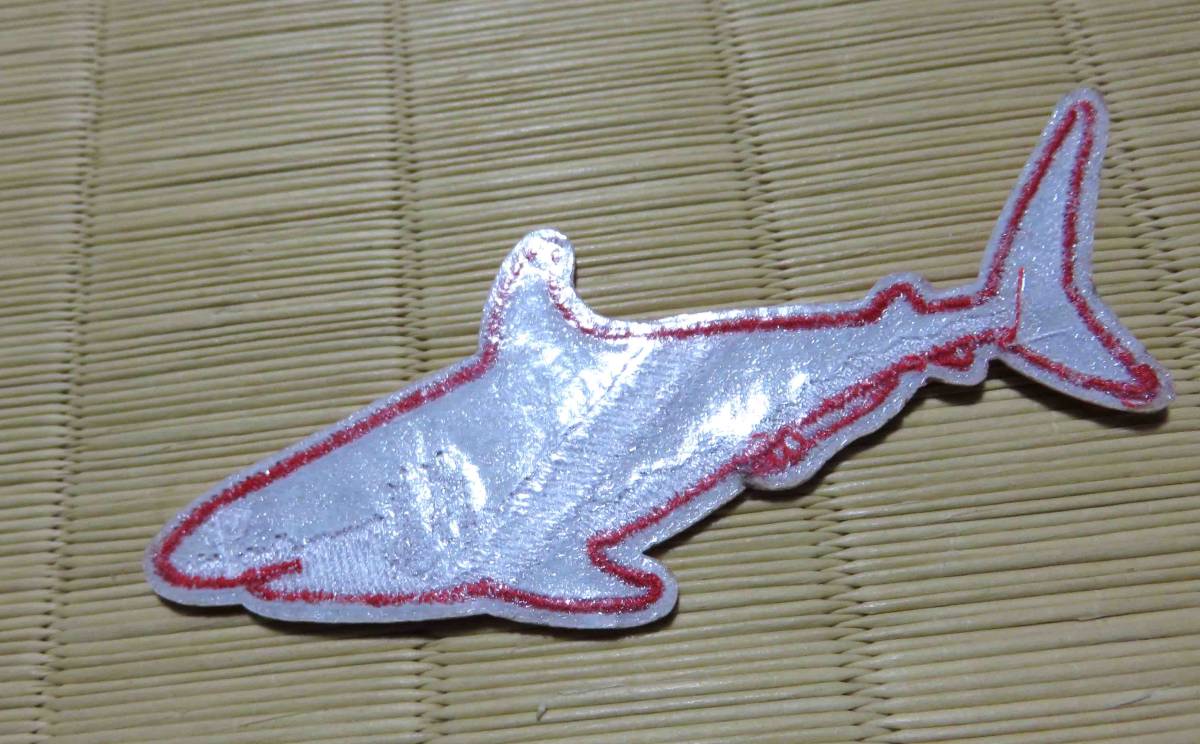 小型■赤白鮫◆新品　シャーク　ジョーズ　SHARK　サメ　さめ 刺繍ワッペン■洋服・衣類・衣服DIY■サバゲー　ミリタリー　ファッション