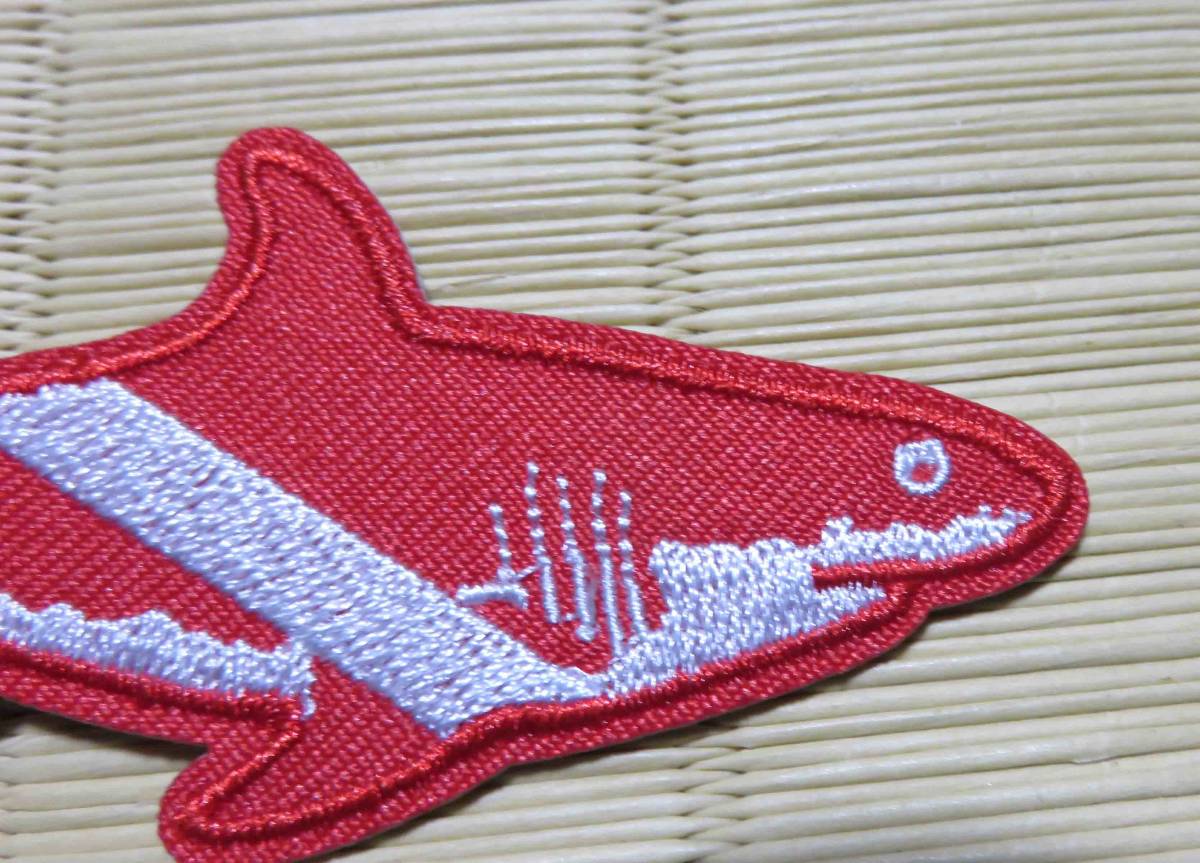 小型■赤白鮫◆新品　シャーク　ジョーズ　SHARK　サメ　さめ 刺繍ワッペン■洋服・衣類・衣服DIY■サバゲー　ミリタリー　ファッション