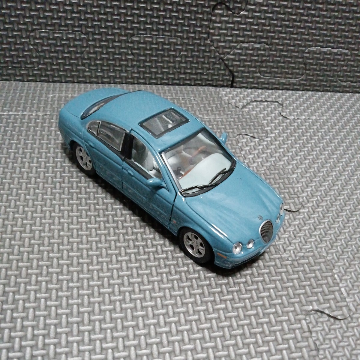 ジャガー「1/43 JAGUAR S-TYPE」ミニカー _画像1