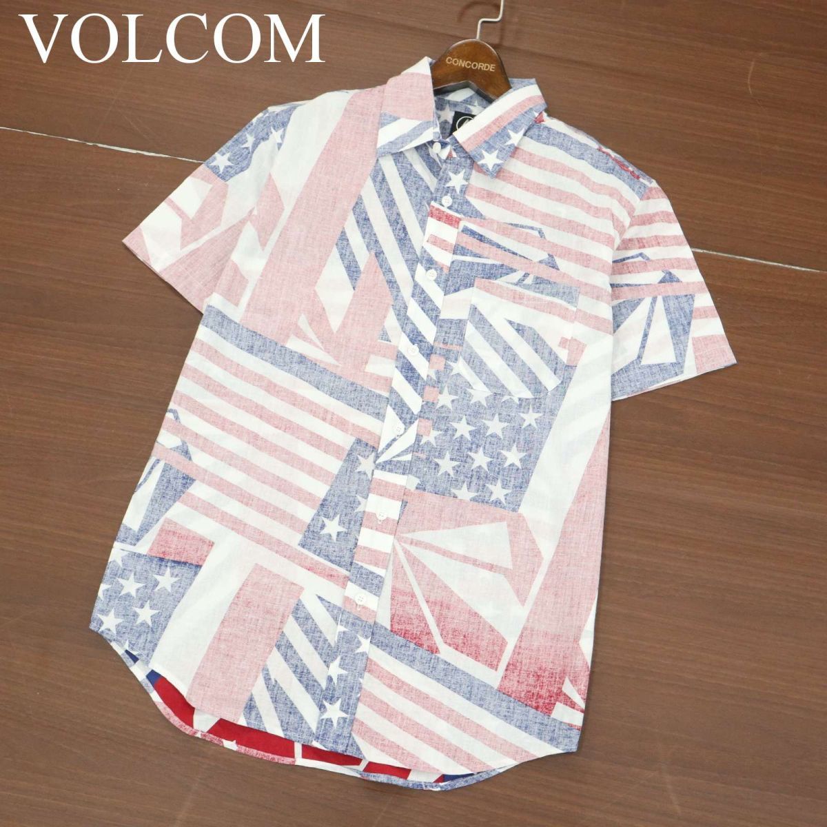 【新品 未使用】 VOLCOM ボルコム 春夏 【Flag SS】 星条旗デザイン 総柄 半袖 ボタンダウン シャツ Sz.M　メンズ　A3T06421_6#A_画像1