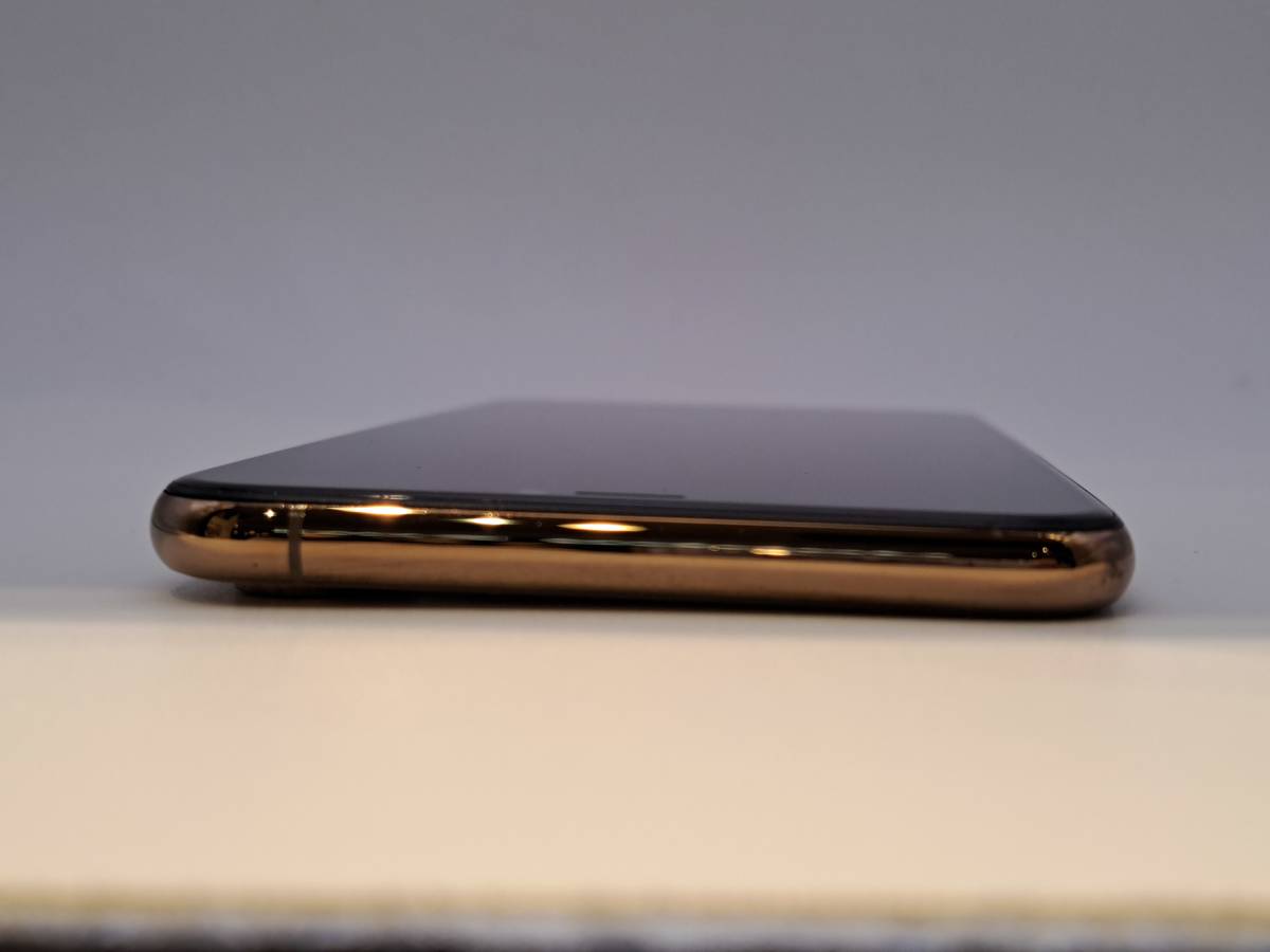 SIMロック解除済】Apple iPhone XS MAX au 256GB ゴールド MT6W2J/A