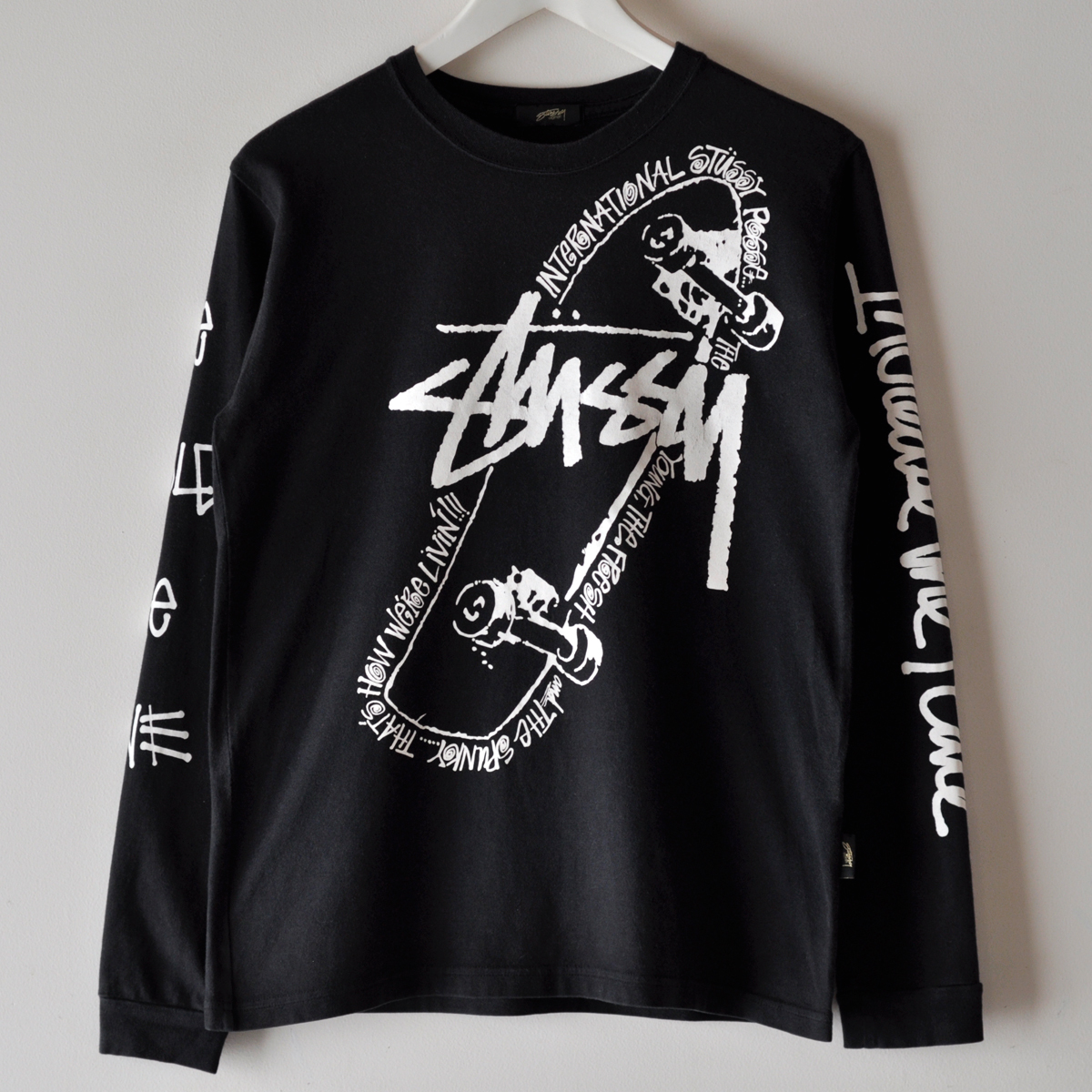 STUSSY WOMAN プリント 長袖 Tシャツ ブラック 黒 ストックロゴ STUSSY WOMAN プリント 長袖 Tシャツ ブラック 黒 ストックロゴ
