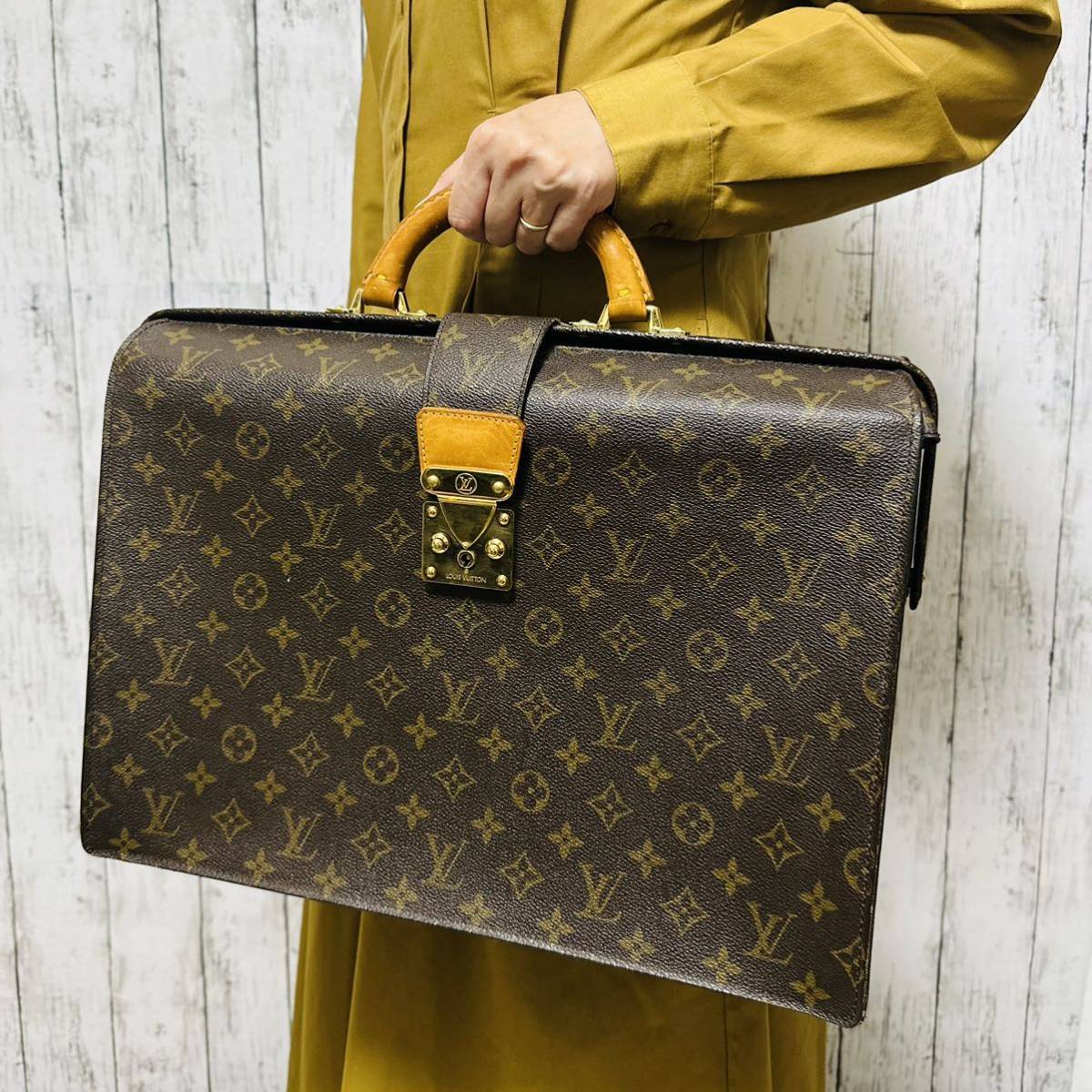 豊富な定番 LOUIS VUITTON - ルイ・ヴィトン セルヴィエット フェルモ