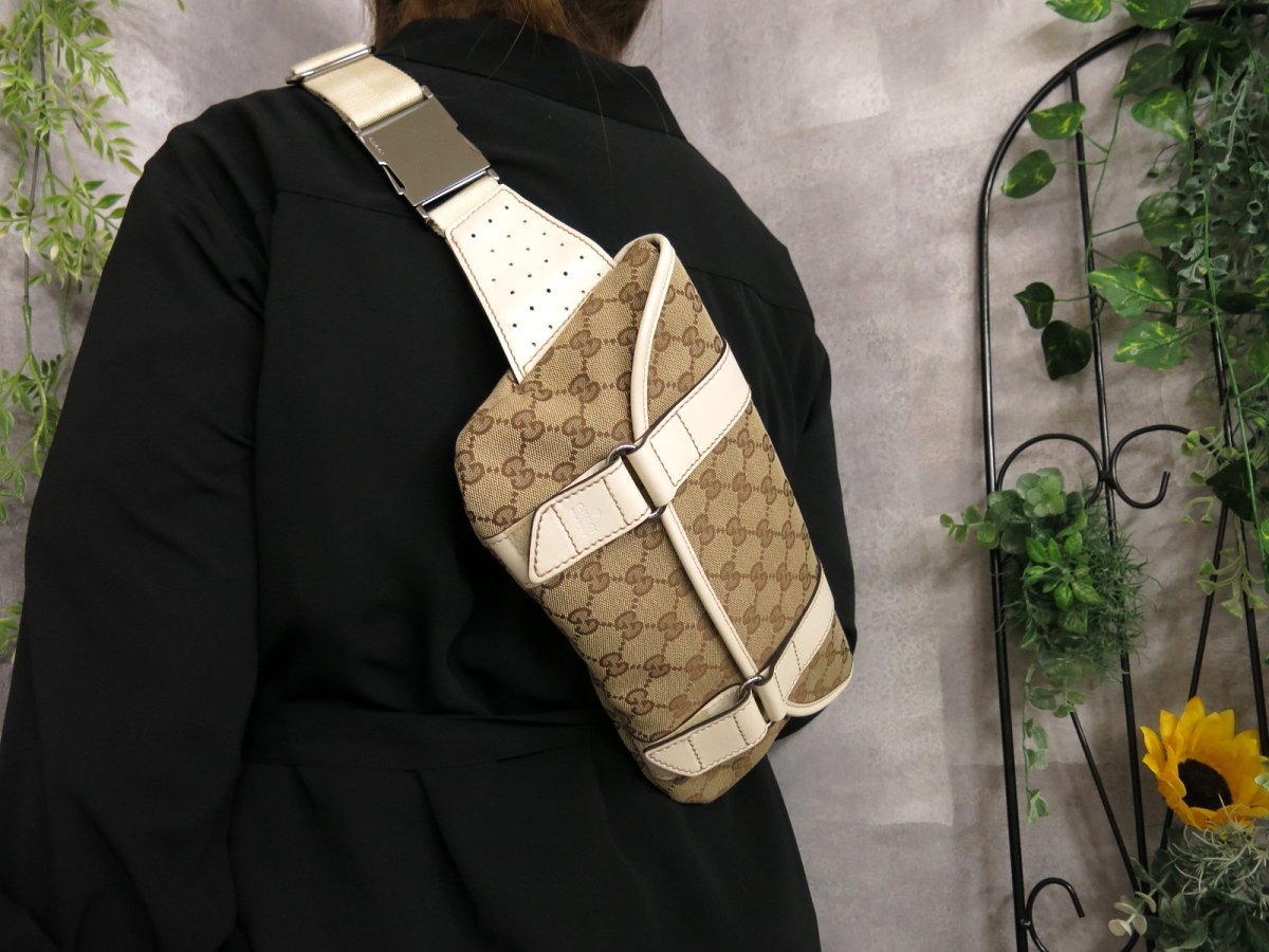 ○超美品○GUCCI グッチ○ロゴ型押し○GGキャンバス カーフ レザー 本