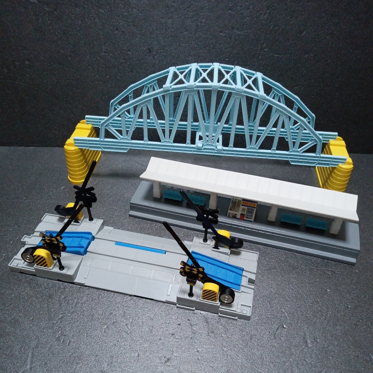 * Plarail [ large . cut * fountain park station * arch iron .] arch type large iron ..... station station 