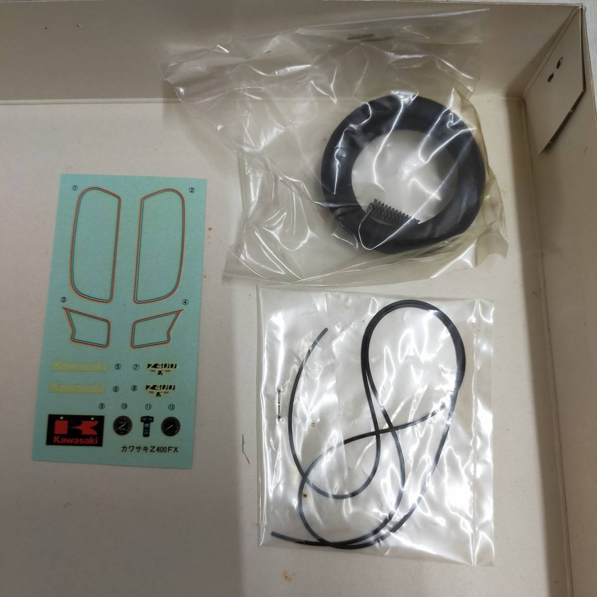 未組立 AOSHIMA KAWASAKI Z400FX 1/12 スケール 87113-1 未組立 AOSHIMA KAWASAKI Z400FX 1/12 スケール 87113-1