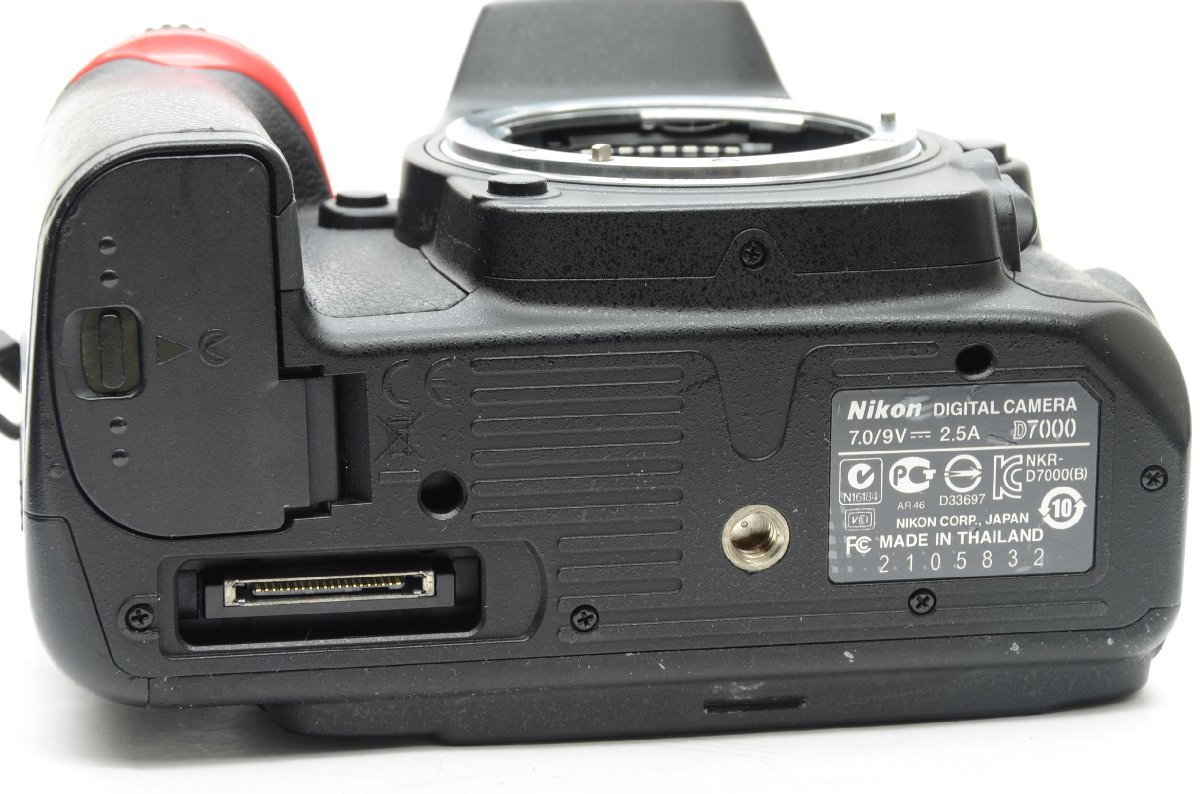 ニコン Nikon D7000 BODY MB-D11付 デジタル一眼レフカメラ