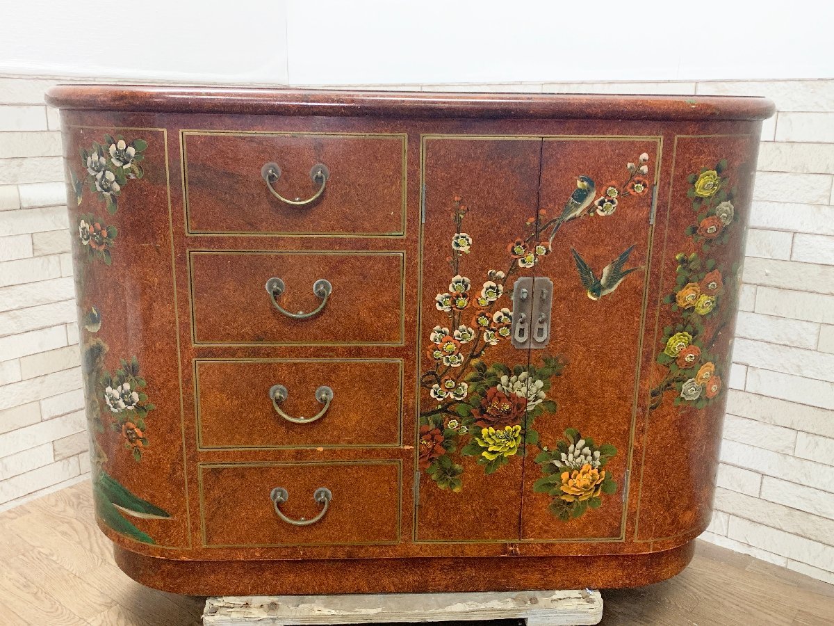  China flowers and birds . sideboard counter chest storage furniture hand paint handwriting . antique China fine art / maca o furniture .186