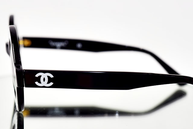  Chanel round Logo round sunglasses black × white black plastic CHANEL genuine article new same rare thing sbbt