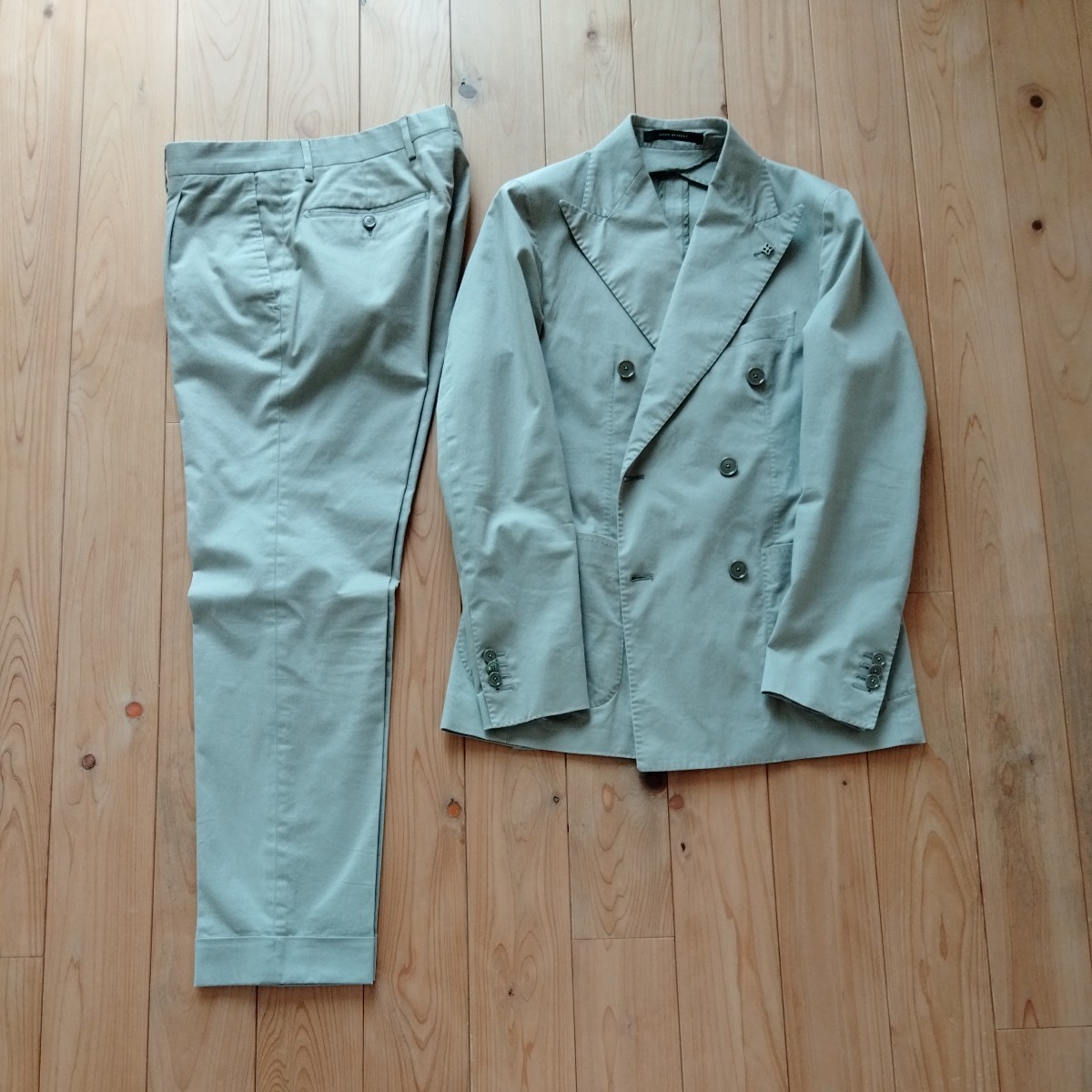 タリアトーレ TAGLIATORE コットン ダブル スーツ カーキ Size44