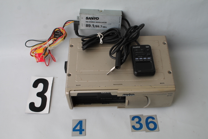 KS-477-3 サンヨー SANYO CDF-C102 CDチェンジャー10連奏 FMステレオモジュレーター・リモコン付き_画像3