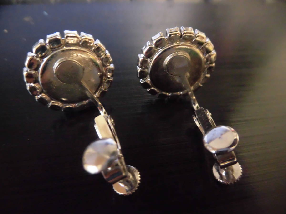 銀色のデザイン ダイヤ付きの真珠 イヤリング_画像4