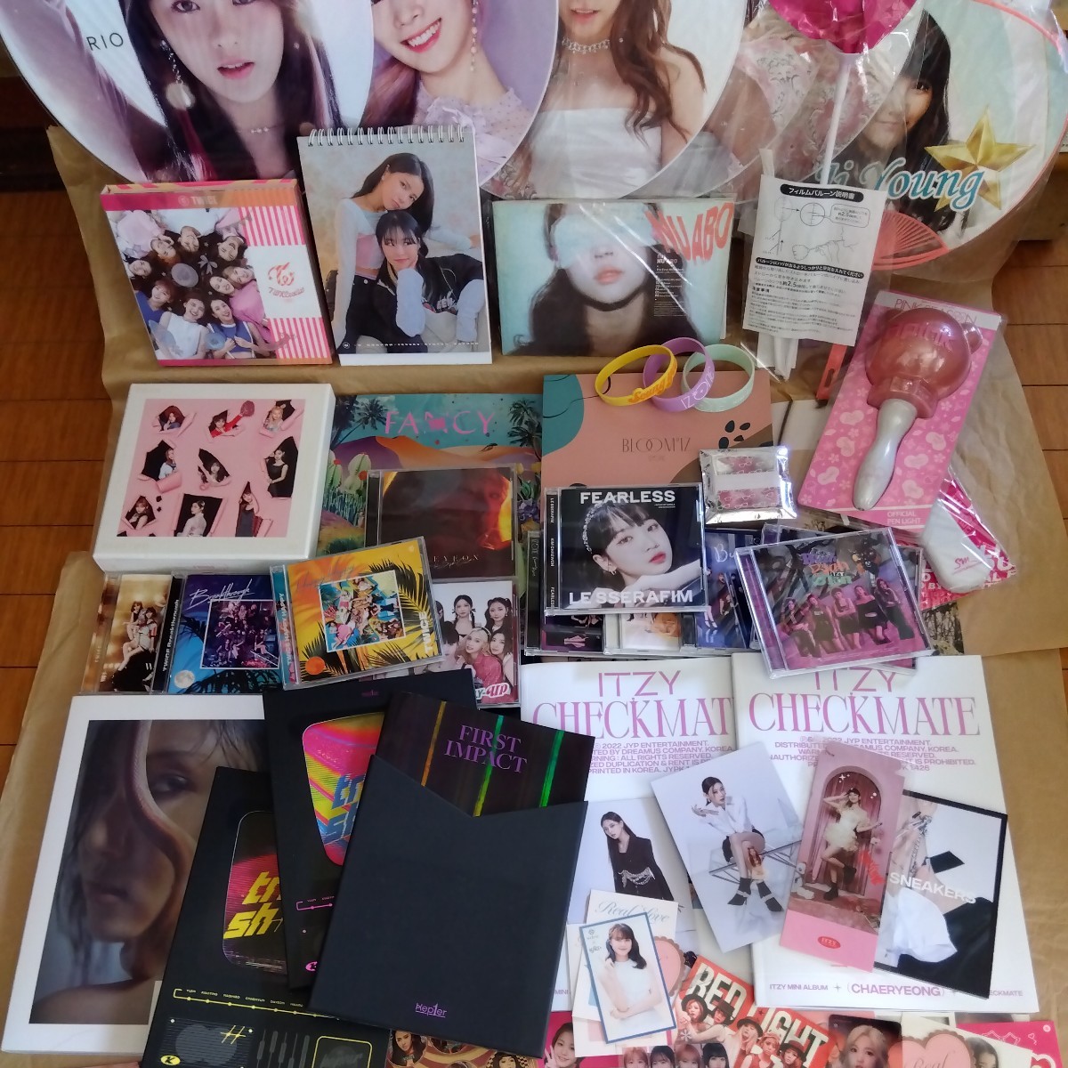 K-POP TWICE ITZY IZONE Kep1er f(x) Apink 他まとめ 韓国 韓流 CD