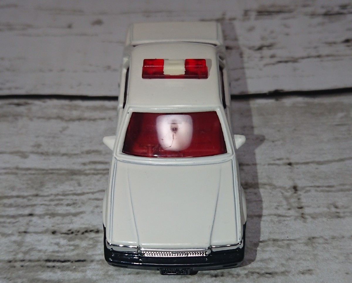 トミカ NO.13 1/62 パトカー 日産 セドリック 4ドア ハードトップ 日本