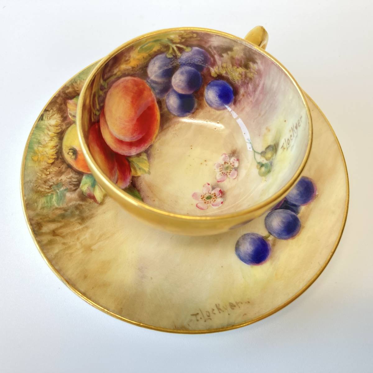 [ высший класс ] Royal Worcester ROYAL WORCESTERpe Inte do фрукты золотая краска маленькая чашка & блюдце фрукты Британия античный 6