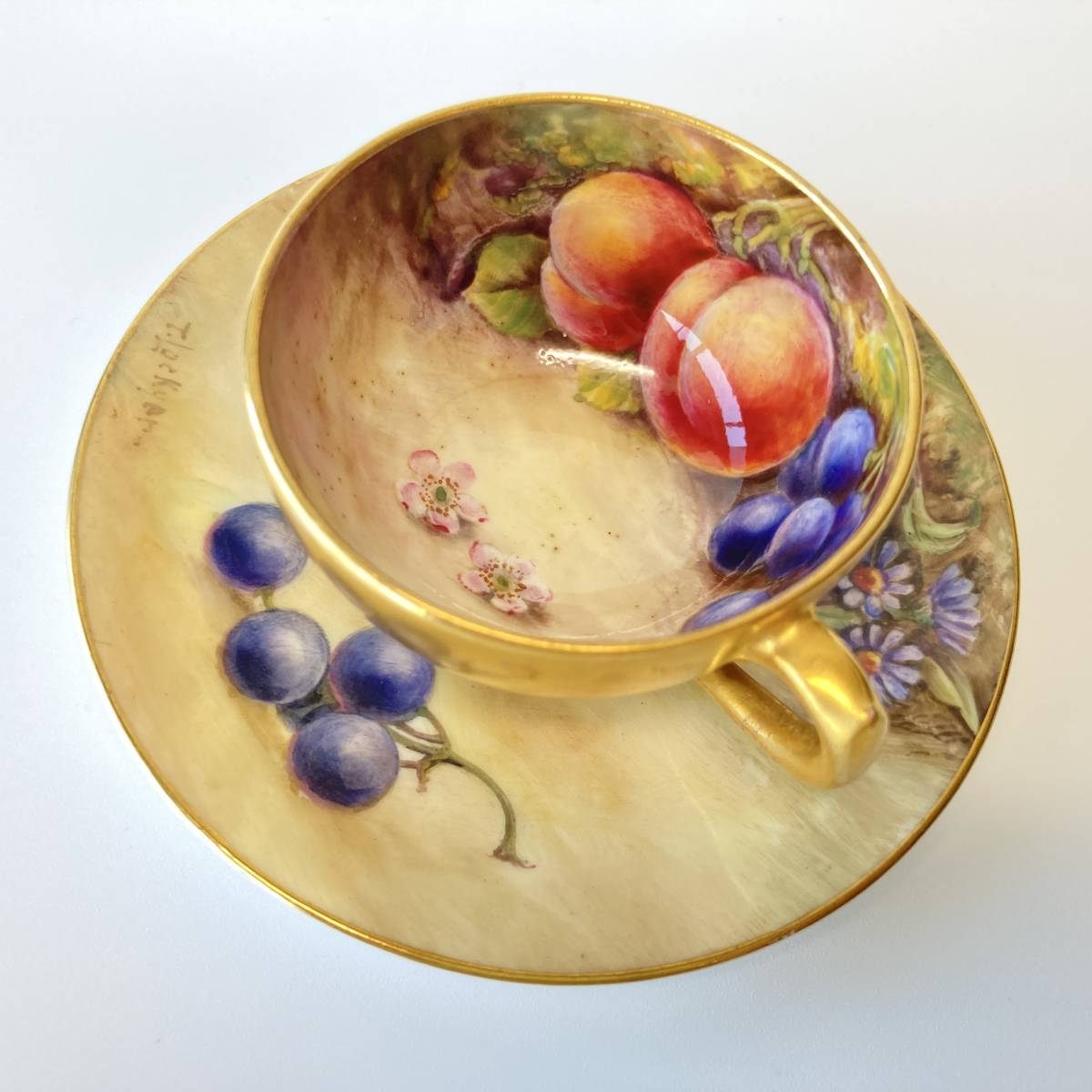 [ высший класс ] Royal Worcester ROYAL WORCESTERpe Inte do фрукты золотая краска маленькая чашка & блюдце фрукты Британия античный 6