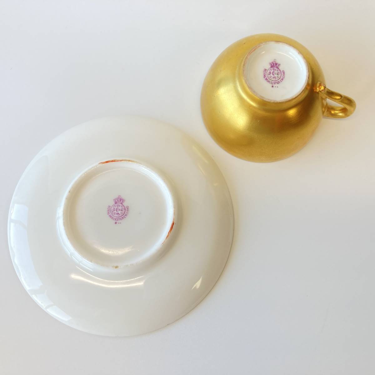 [ высший класс ] Royal Worcester ROYAL WORCESTERpe Inte do фрукты золотая краска маленькая чашка & блюдце фрукты Британия античный 6