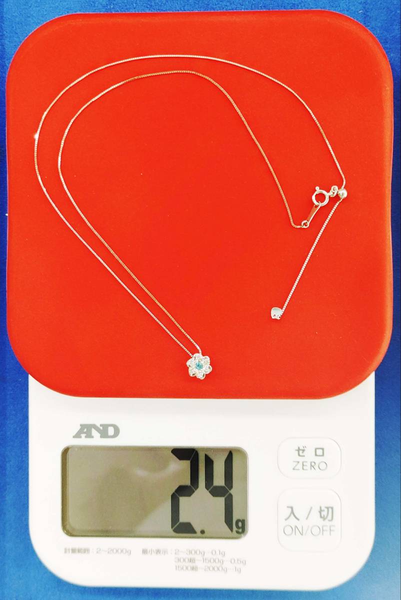 重さ 2,4g