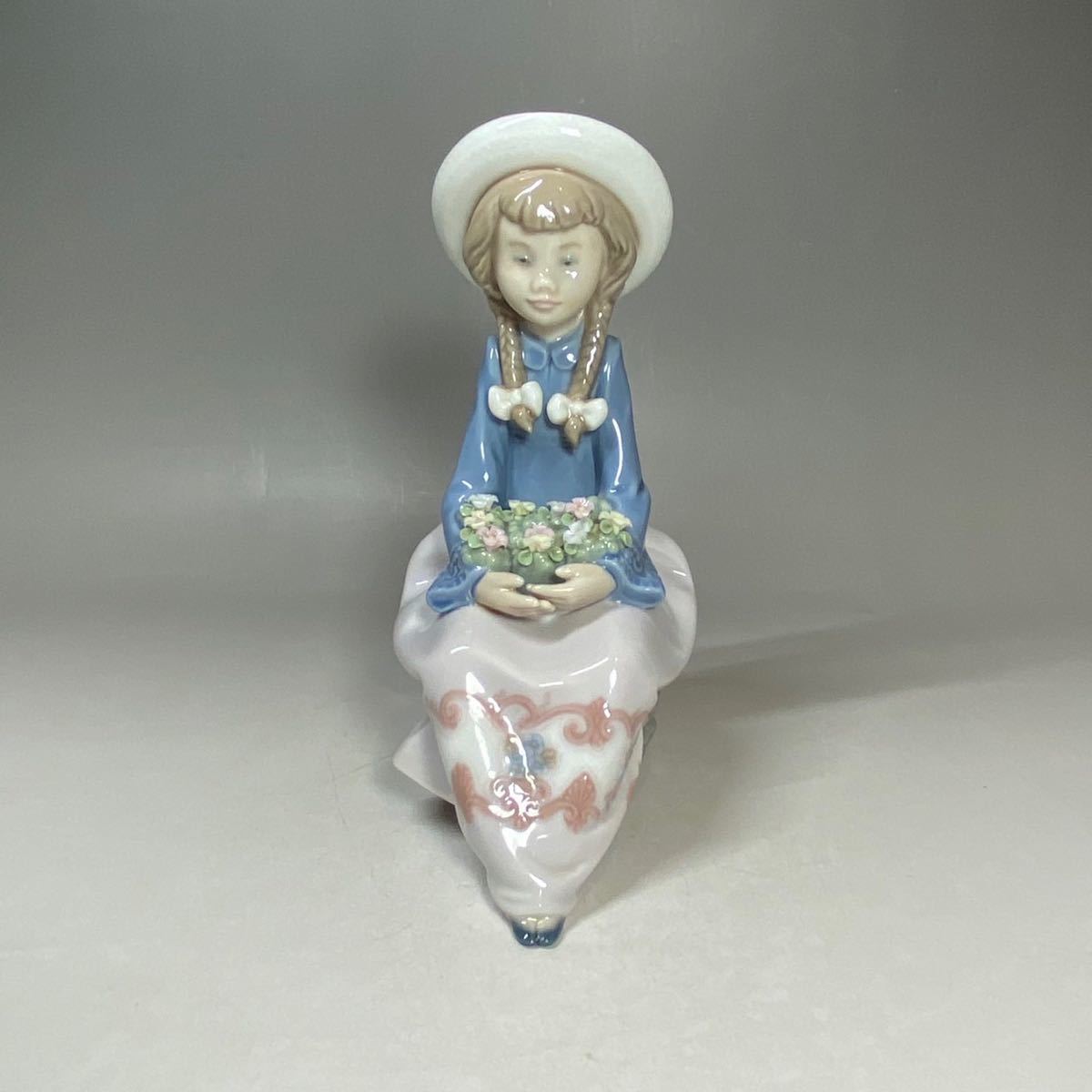 LLADRO　リヤドロ　NO5554　花持つ少女　西洋陶磁器　人形置物　陶器人形 リヤドロ LLADRO 人形 インテリア_画像1