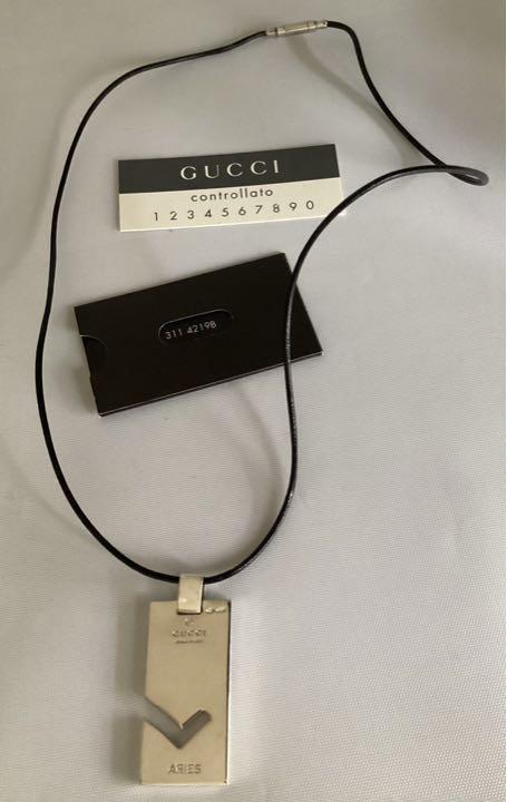 未使用 GUCCI★グッチ ペンダント ネックレス シルバー x 黒レザーループ Silver925 本革 正規品 スクエアプレート 星座 牡羊座 Aries_画像9