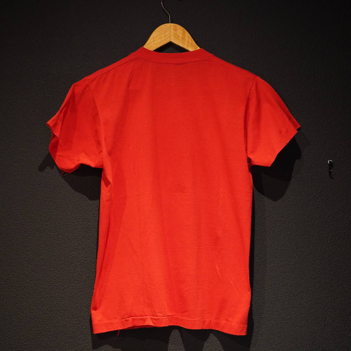 1980's ヴィンテージTシャツ Mサイズ PLAINVILLE FIRE CO. レッド 赤色 アメカジ ビンテージ 古着 メンズ バイカー アメリカン_画像5