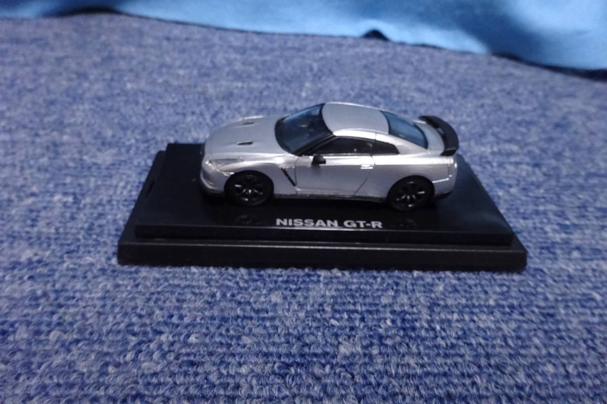 1/64 日本未発売品 ニッサン GT-R R35 シルバーの画像3