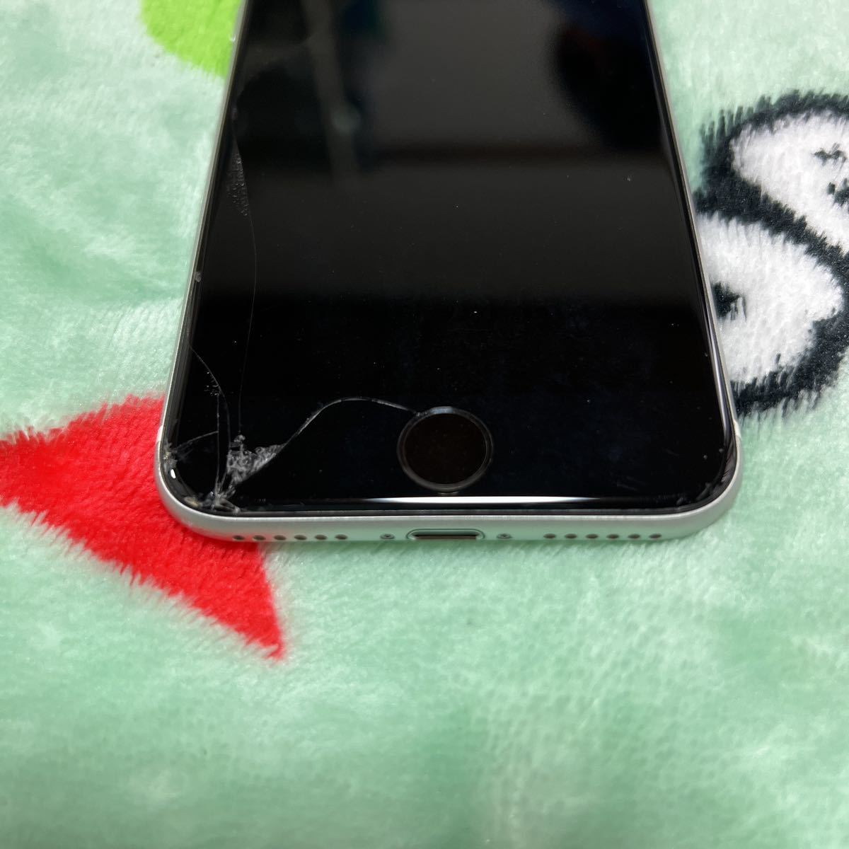 1円〜 SIMフリー iPhoneSE 第二世代 2台セット ホワイト 128GB 判定