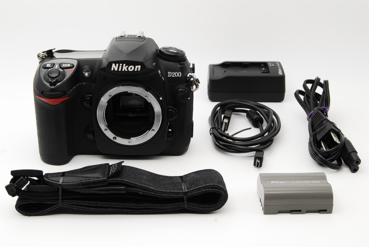 【美品】Nikon ニコン デジタル一眼レフカメラ D200 ボディ 管:3112